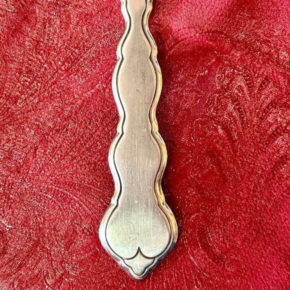 Distinction Deluxe Stainless by Oneida HH Valerie Pierced Serving Spoon - Picture 4 of 5